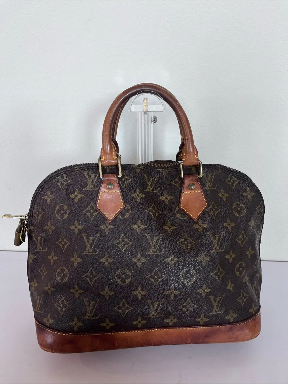 LOUIS VUITTON VINTAGE ALMA BAG.